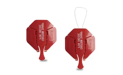 センチュリーはワードローブと戦うためにSUタグを起動します